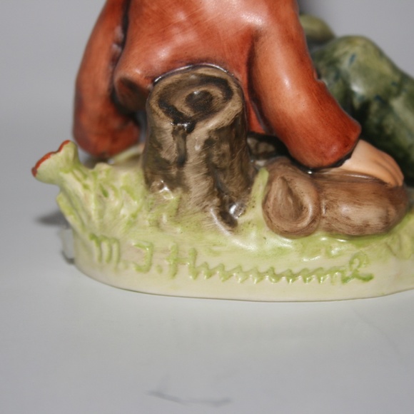 Goebel Hummel Coffee Break Figurine - Picture 3 of 4